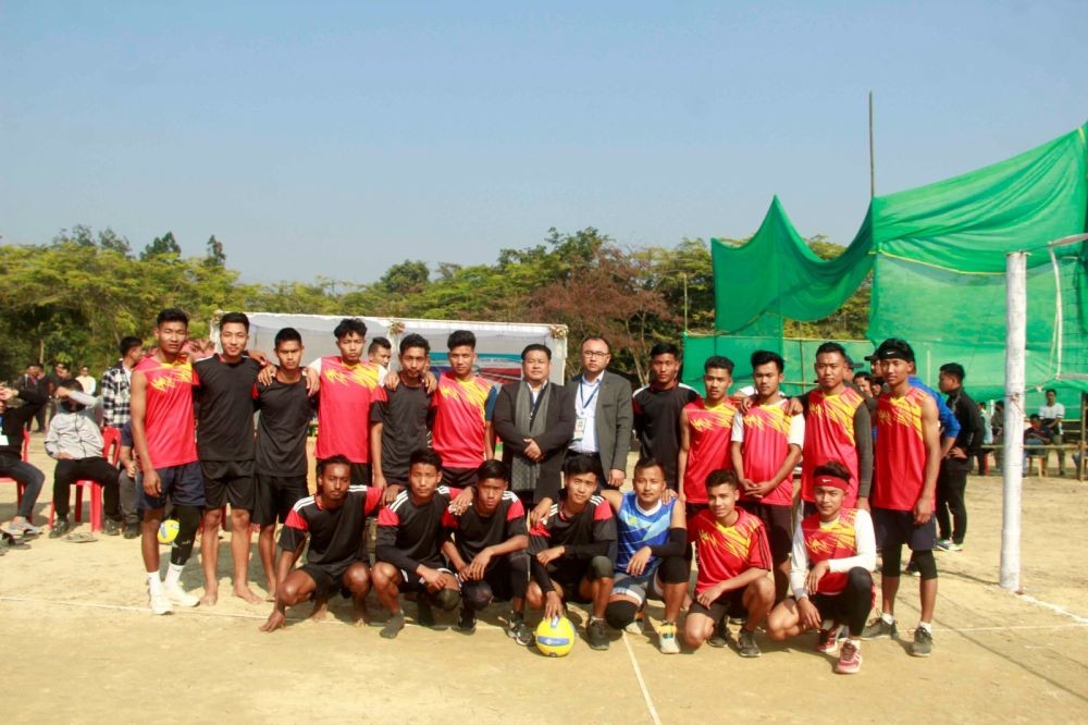 Supongmeren Hoki, Chairman NEPED along with players from Medemyim and Longpayimsen before the inaugural match at Watiyim Village on January 11.
